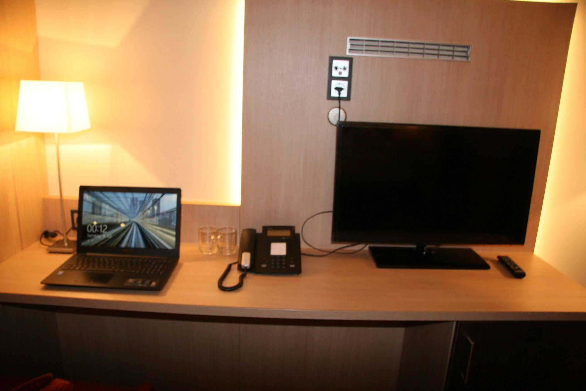 Hotel Fortune Colonia Esterno foto